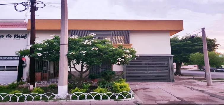 En Venta muy Bonita Casa dos plantas, Sector Fátima.