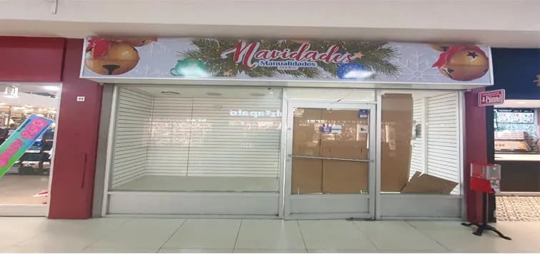En Renta excelente Local Comercial, Plaza Fiesta Las Palmas.